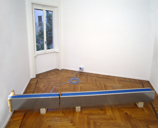 Nastro trasportatore, Installation at Galleria Raffaella Cortese, Milan, Photo © Antonio Maniscalco