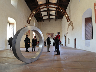 Ringway, Installazione alla X edizione Viaggiatori sulla Flaminia, 2018.
A cura di Emanuele De Donno, Giuliano Macchia, Franco Troiani
Rocca Albornoz - Museo Nazionale del Ducato - Spoleto